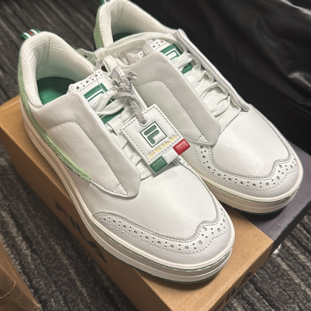 NWT FILA Sanati Sneaker